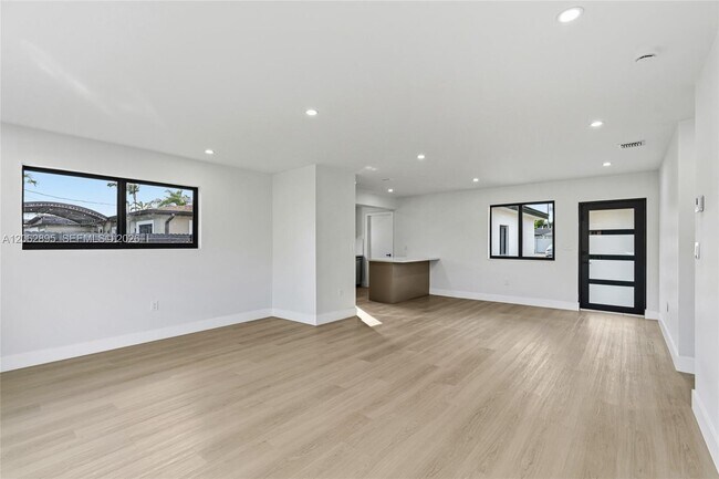 Building Photo - 9660 Dominican Dr
