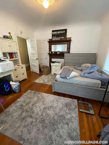 Building Photo - 10 Sachem St