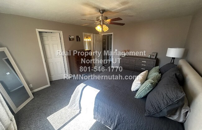 Building Photo - Large 5 bedroom home coming available in Layton