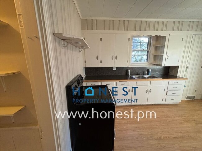 Building Photo - 103 Rackleff St