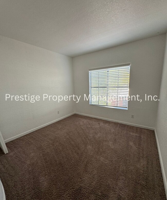 Building Photo - 3/2.5 Beautiful 2 Story Townhome!