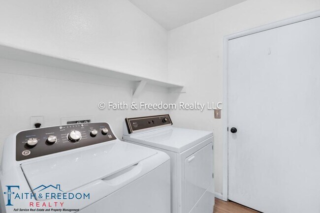 Building Photo - 5249 Mountain Air Cir