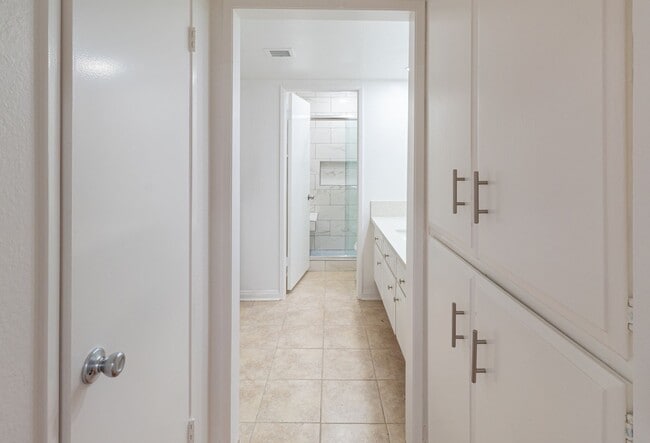 Building Photo - Recently Remodeled 3 Bedroom - Two Story B...
