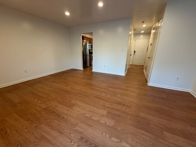 Building Photo - 1046 Commonwealth Pl