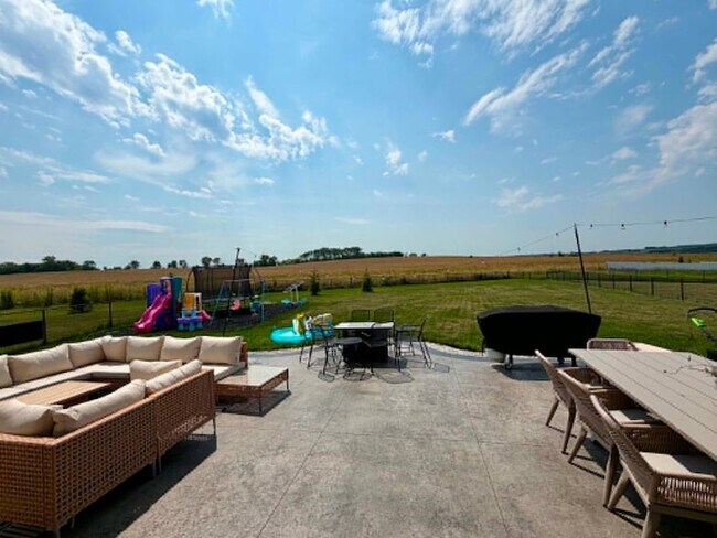 Building Photo - 5124 Useppa Trl