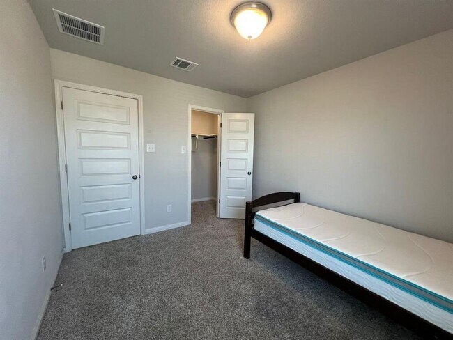 Building Photo - 124 Old Stage Coach Rd