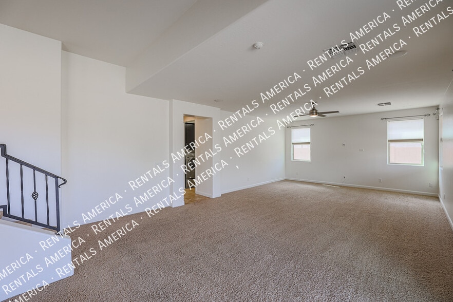 Building Photo - 654 E Sipapu Dr