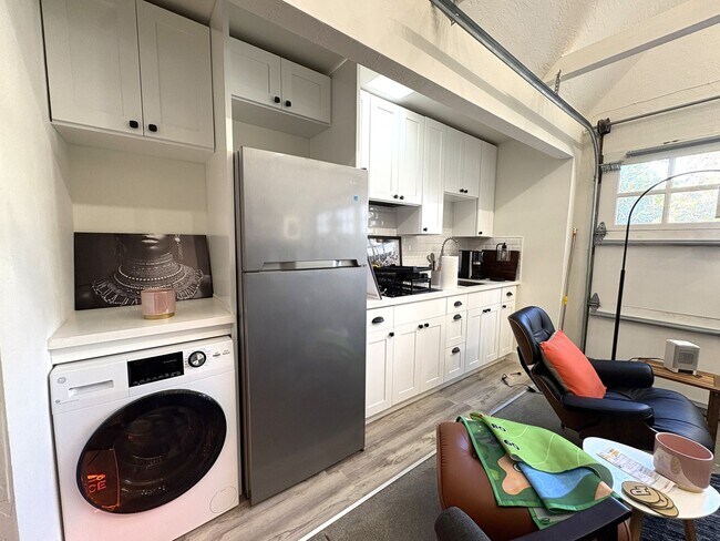 Building Photo - Stunning Home with Loft-Style ADU & Outdoor Amenities