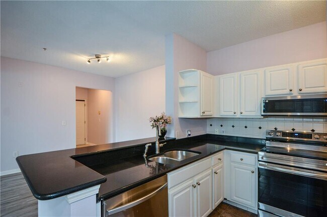 Building Photo - 955 Juniper St NE