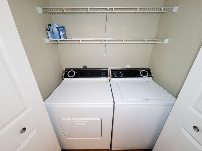 Building Photo - 2 Bed Townhouse Condo Near Medical Center & Rice Village!