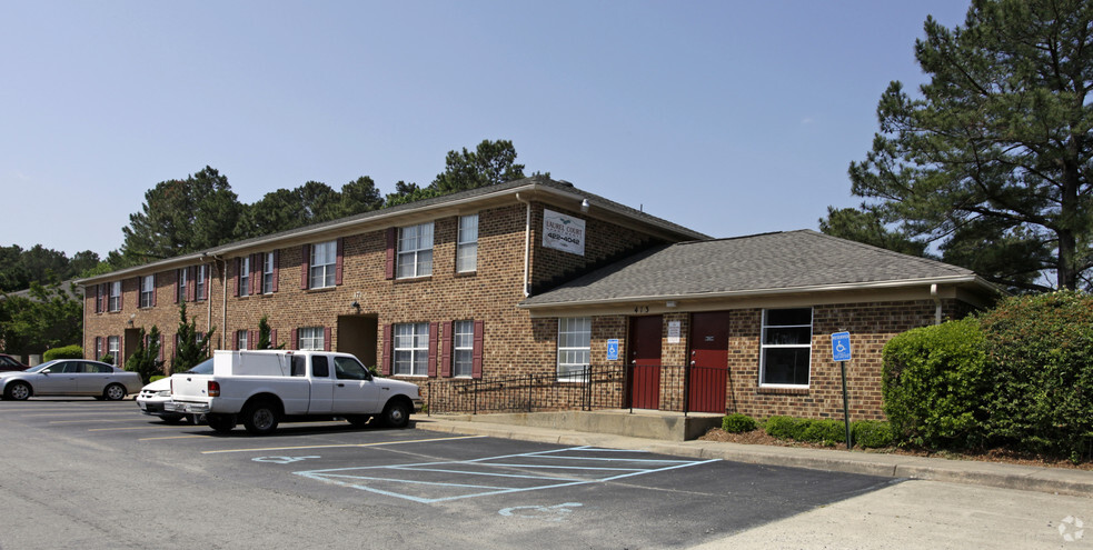 Primary Photo - Laurel Court Apartments