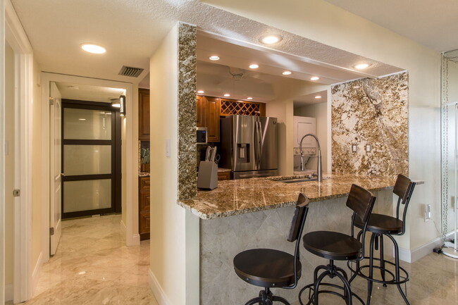Building Photo - Ocean Front 2/2 at Clearwater Beach!