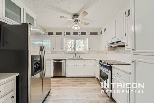 Building Photo - 1366 Oleander Dr SW