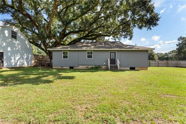 Building Photo - 2762 Hillcrest Rd