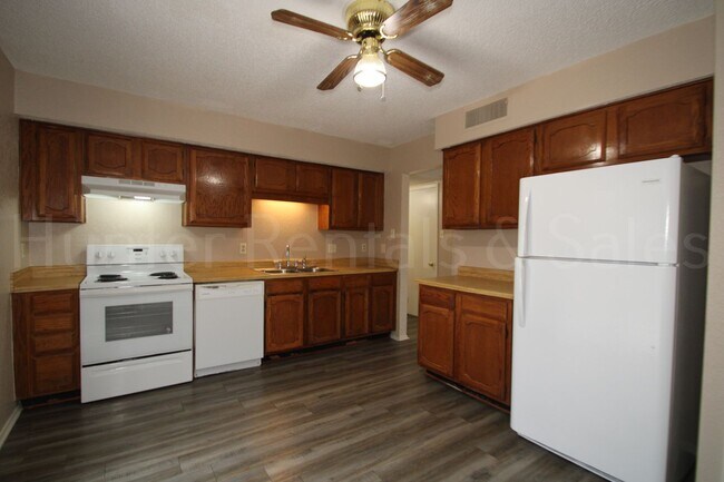 Building Photo - Welcome Home to Your Two-Story Retreat in Willow Springs!