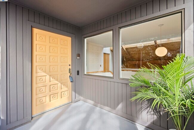 Building Photo - 6425 Zinn Dr