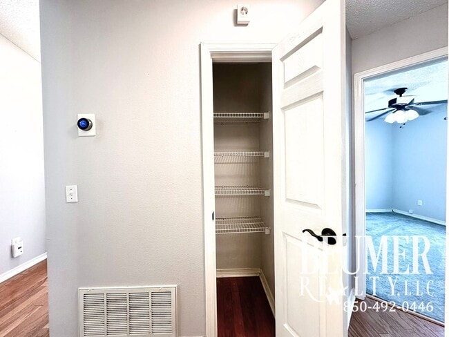 Building Photo - Solar Panel 3bd/2bath Home located Northeast Pensacola