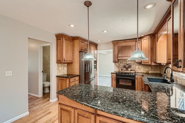Building Photo - Stunning Home by Arapahoe Lake