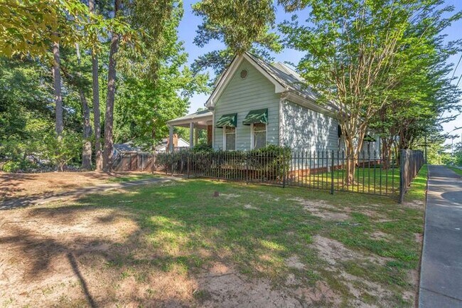 Building Photo - 65 Claire Dr SE