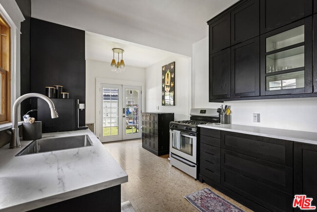 Building Photo - 201 S Ave 55