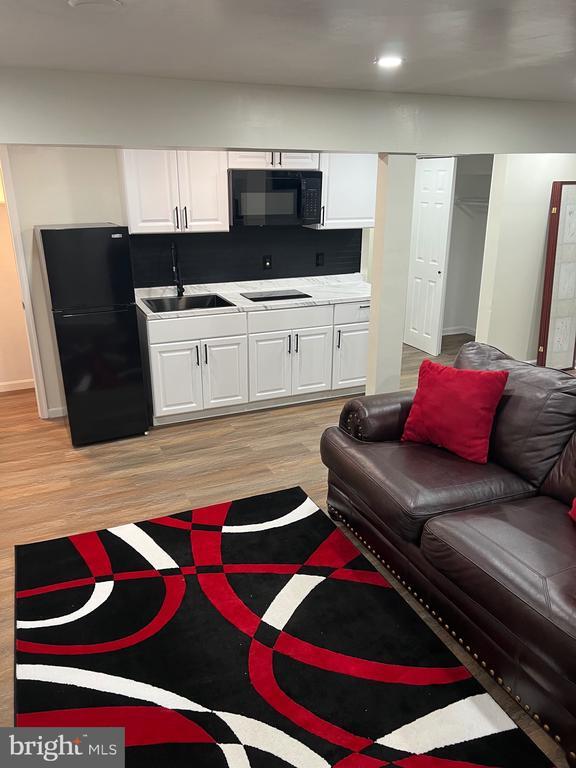 Building Photo - 2021 Chadwick Terrace