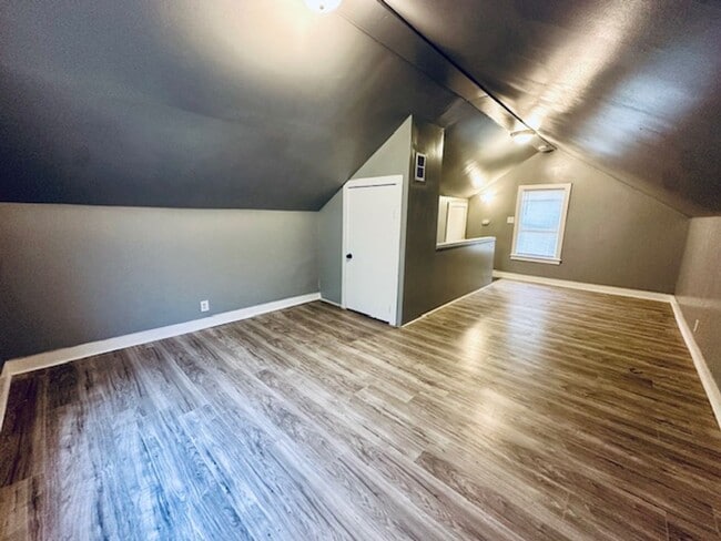 Building Photo - Nicely Updated 3 Bedroom 1 Bath Welcome Se...