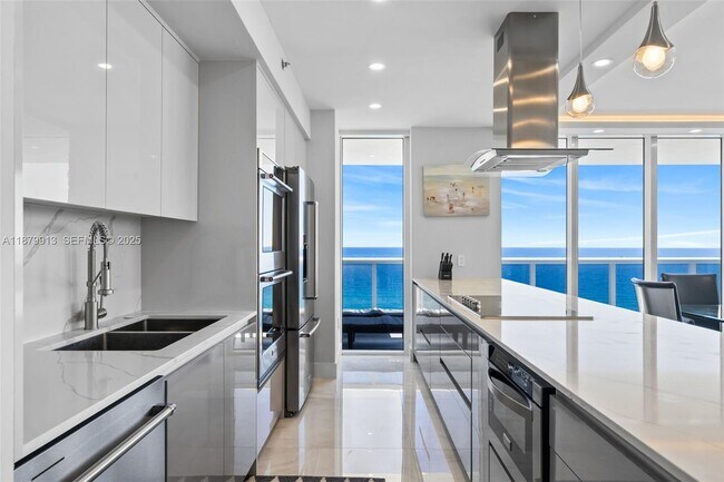 Building Photo - 1830 S Ocean Dr