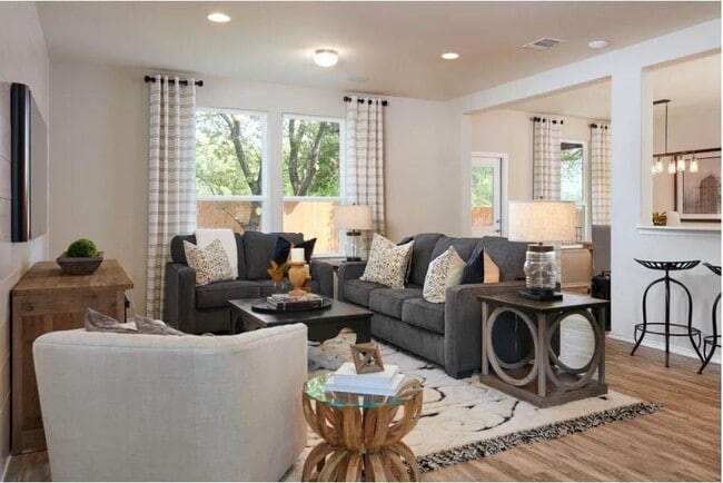 Building Photo - 482 Thornless Cir