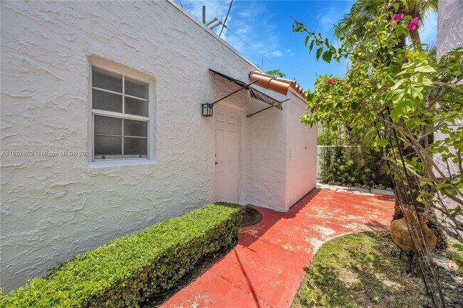 Building Photo - 410 Majorca Ave