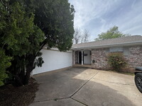 Building Photo - "Charming 2-Bed Oasis with Cozy Fireplace ...