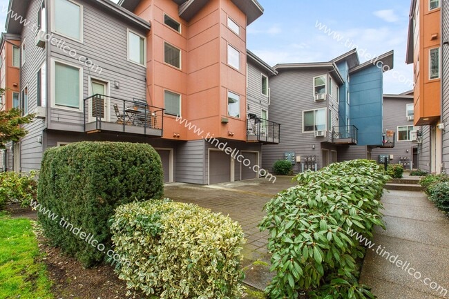 Building Photo - Luxurious 1BR/1BA Condo in Matthew Frank Community - Your Ideal Urban Retreat! (W/S/G included)