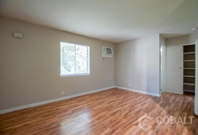 Building Photo - 905 Greenwood Ave NE
