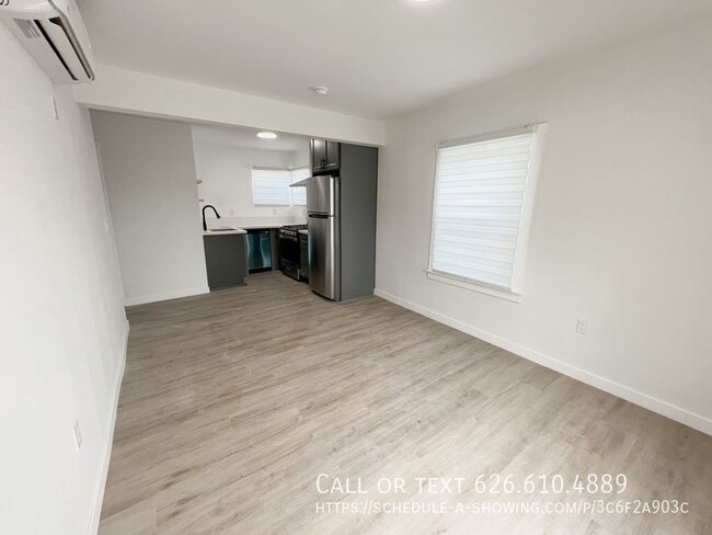 Building Photo - Bright Downtown Pasadena One Bedroom