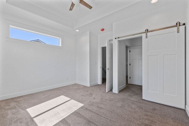 Building Photo - MODERN 3 BED 2.5 BATH TOWNHOME IN SAINT ANTHONY