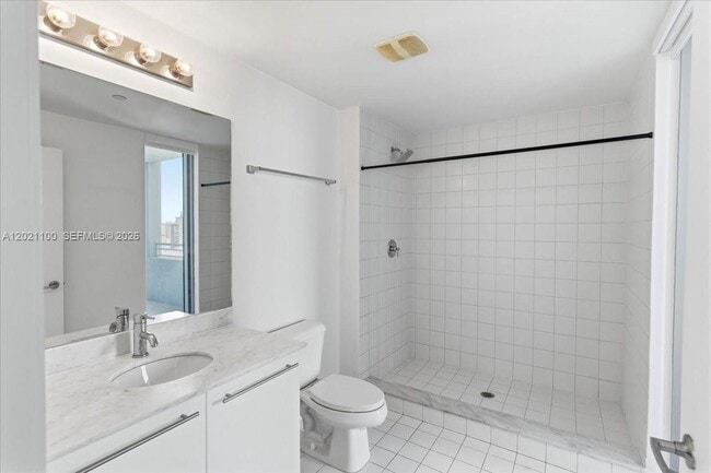 Building Photo - 888 Biscayne Blvd