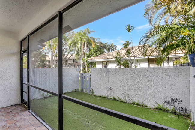 Building Photo - 9775 Riverside Dr