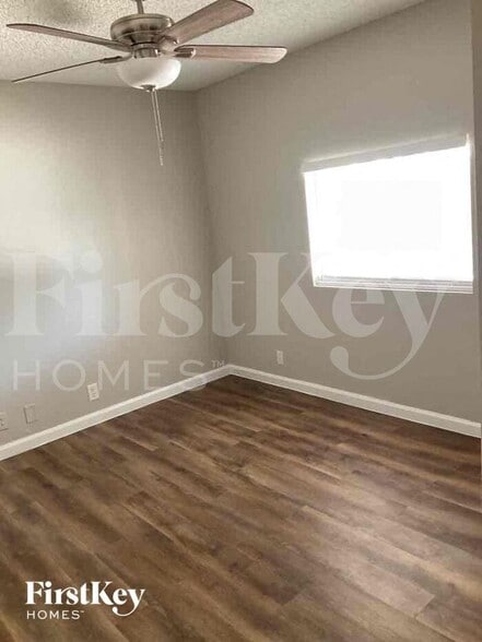 Building Photo - 6268 N 88th Ave