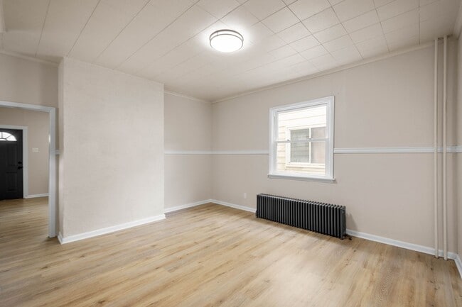 Building Photo - Stunning 2 Bedroom home in McKees Rocks available July 1!