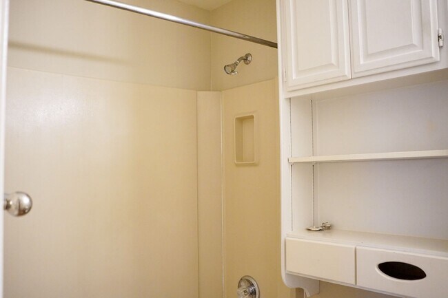 Building Photo - Spacious Nob Hill Historic Property with a...