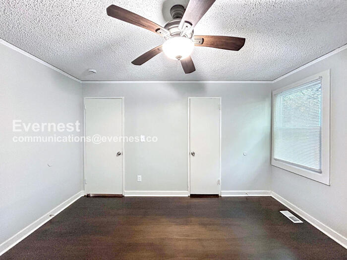 Building Photo - 2004 Bader Ave SW