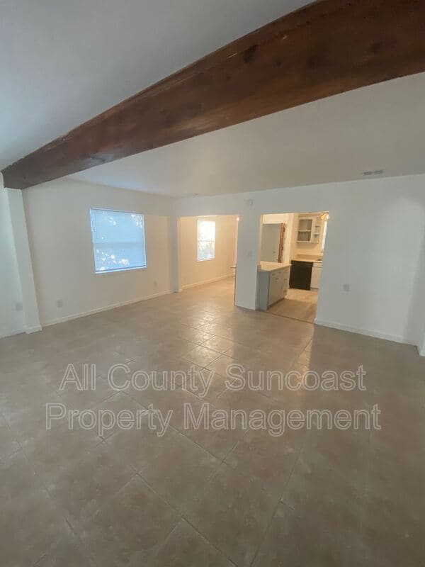Building Photo - 4814 10th Ave N
