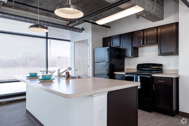 1BR, 1BA - 674SF - Kitchen - City Hall Lofts
