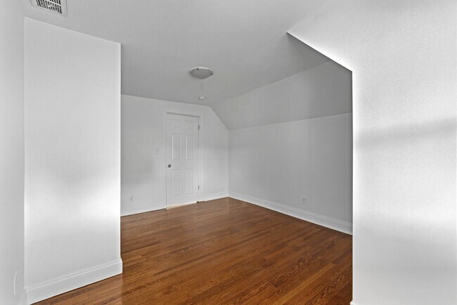 Building Photo - 17 Forest Ave