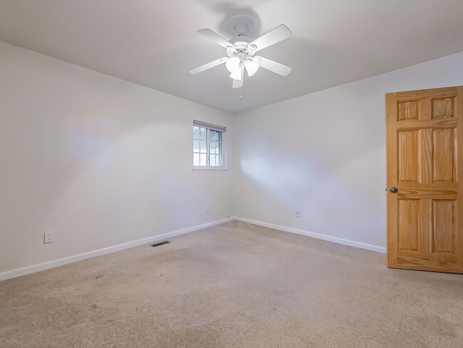 Building Photo - LOCATION, LOCATION, LOCATION!!! Royal Oak ...