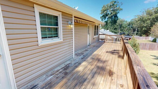 Building Photo - 110 Oakland Dr