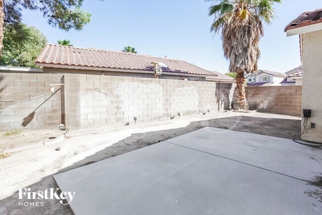 Building Photo - 7284 Golden Star Ave