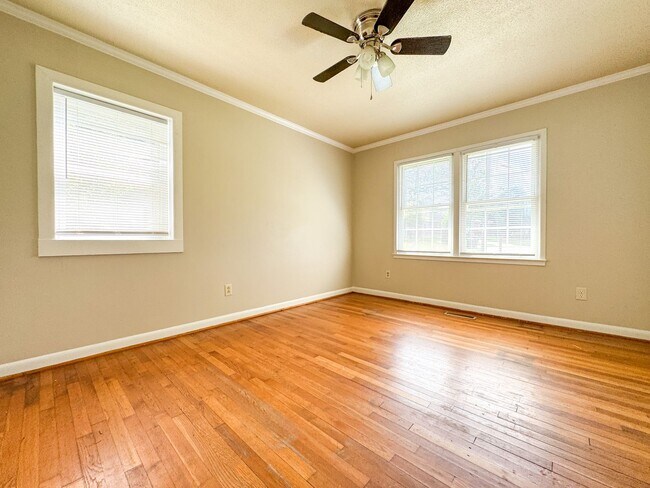 Building Photo - 6402 Fenwick Pl