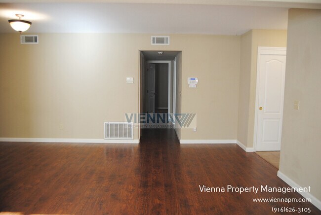 Building Photo - Fair Oaks Condo