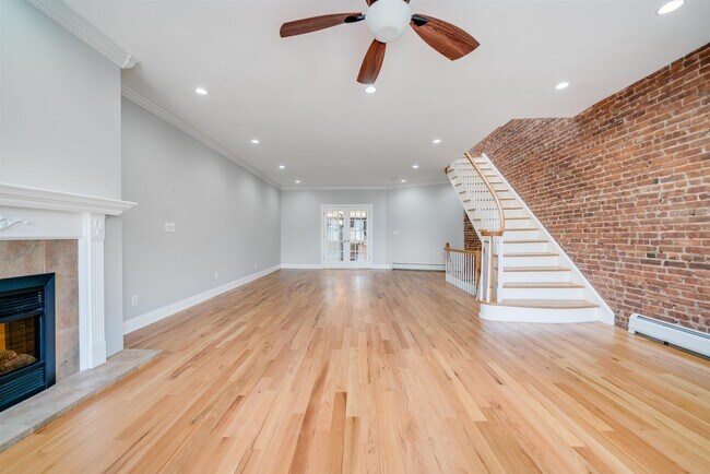 Building Photo - 369 3rd St