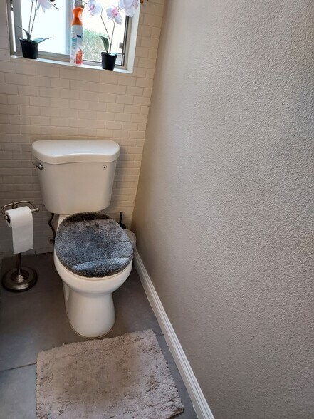 Building Photo - 7200 Pirates Cove Rd